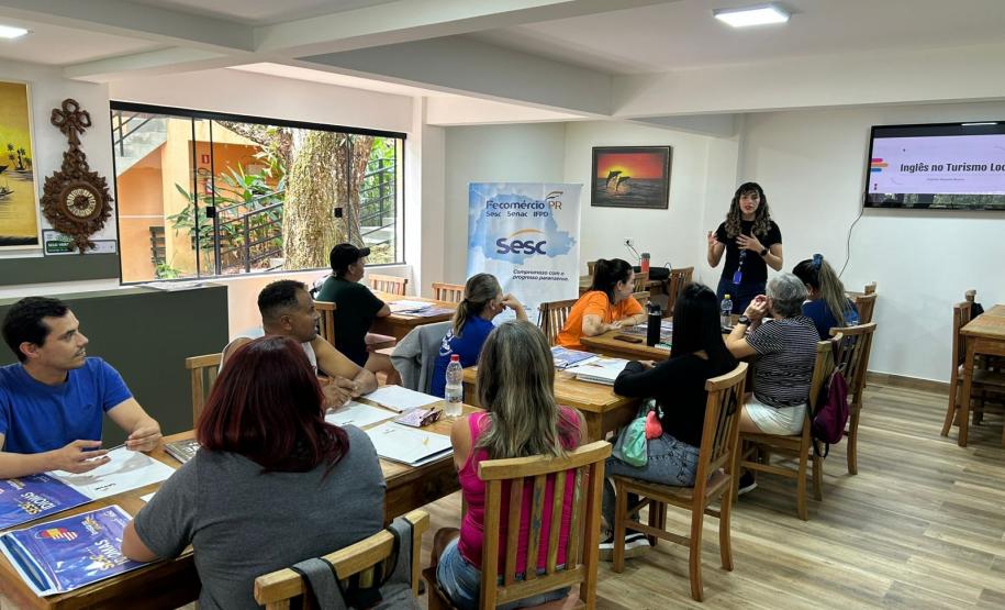 Portos do Paraná oferece aulas de inglês aos comerciantes para atenderem cruzeiristas