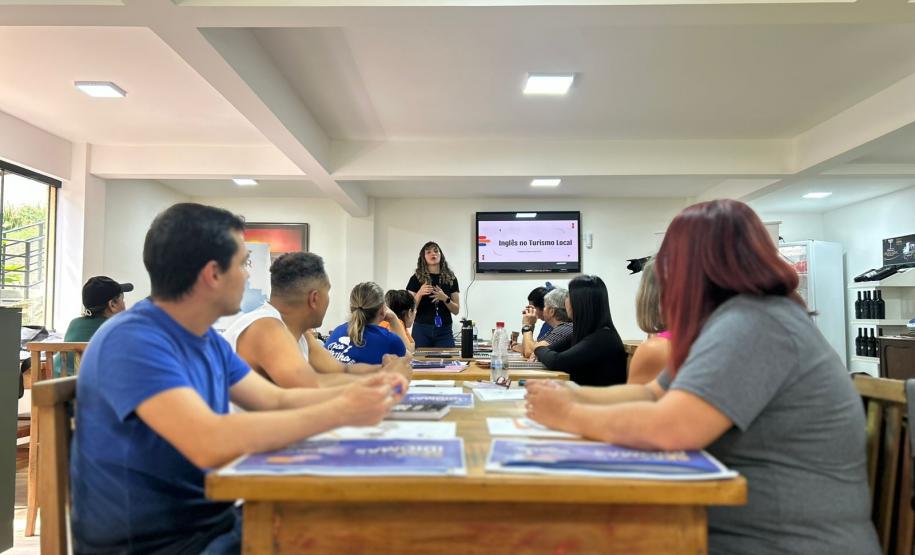 Portos do Paraná oferece aulas de inglês aos comerciantes para atenderem cruzeiristas