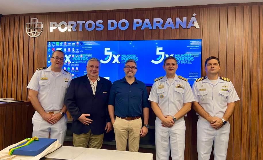 Comitiva da Marinha do Brasil visita o Porto de Paranaguá