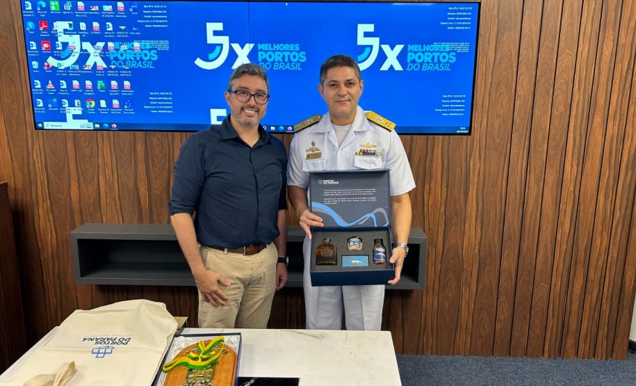 Comitiva da Marinha do Brasil visita o Porto de Paranaguá