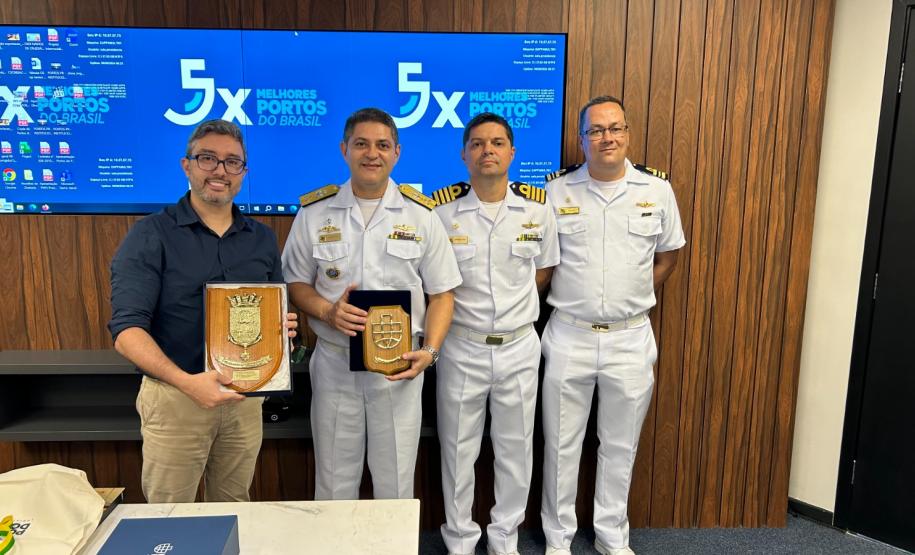 Comitiva da Marinha do Brasil visita o Porto de Paranaguá