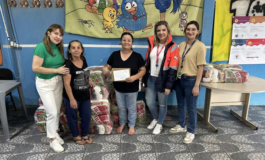 Cestas básicas arrecadadas na Corrida do Porto são distribuídas em Paranaguá