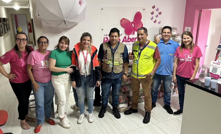Cestas básicas arrecadadas na Corrida do Porto são distribuídas em Paranaguá