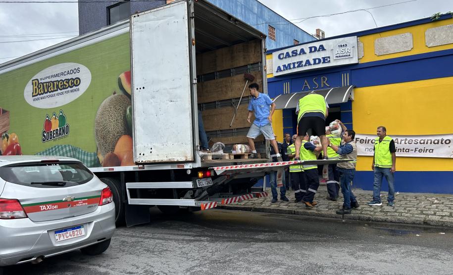 Cestas básicas arrecadadas na Corrida do Porto são distribuídas em Paranaguá