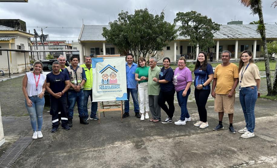 Cestas básicas arrecadadas na Corrida do Porto são distribuídas em Paranaguá
