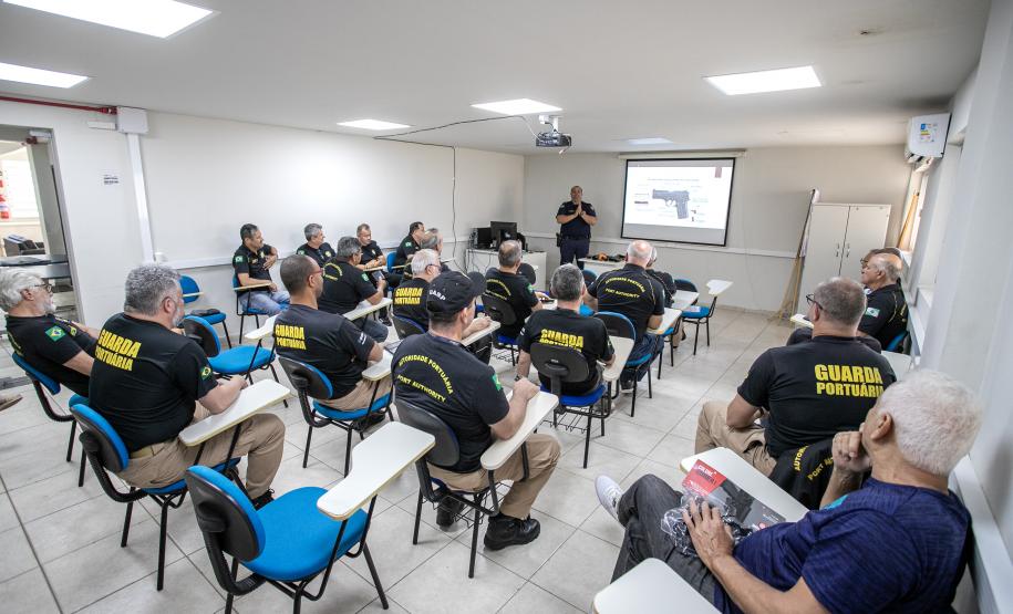 Portos do Paraná parabeniza profissionais de segurança no dia do guarda portuário