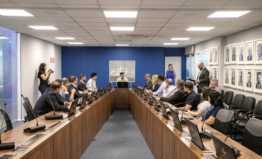 Associação de Terminais estreita relações com os portos paranaenses