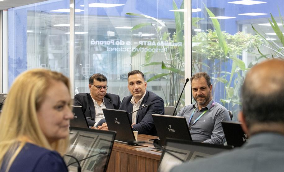 Associação de Terminais estreita relações com os portos paranaenses