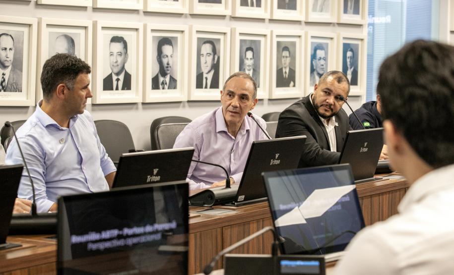 Associação de Terminais estreita relações com os portos paranaenses
