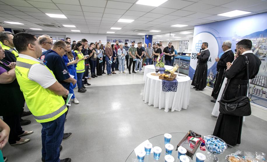 Procissão de Nossa Senhora do Rocio abençoa o Porto de Paranaguá