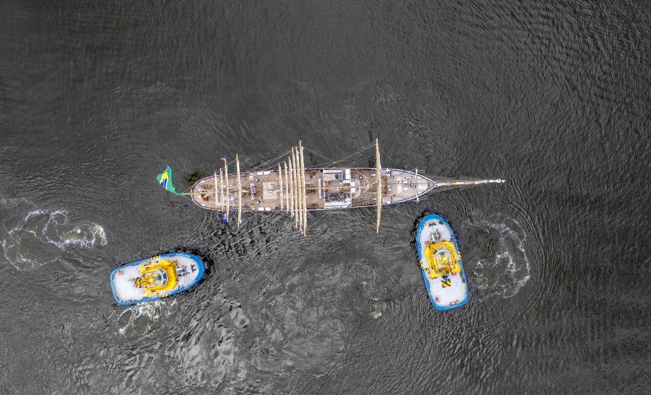 Veleiros da Marinha comemoram Dia do Marinheiro no Paraná