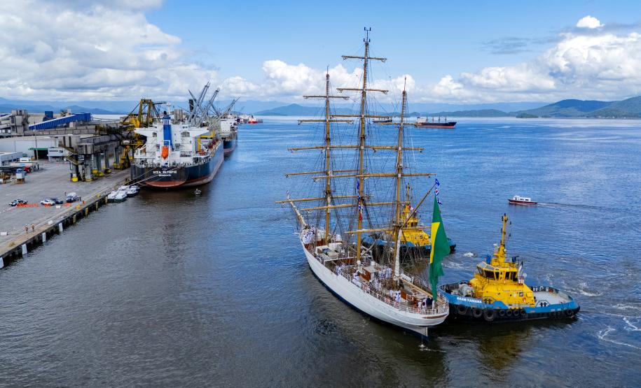 Veleiros da Marinha comemoram Dia do Marinheiro no Paraná