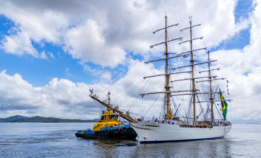 Veleiros da Marinha comemoram Dia do Marinheiro no Paraná