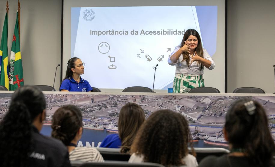 Comunicação inclusiva reúne exemplos de superação na Portos do Paraná