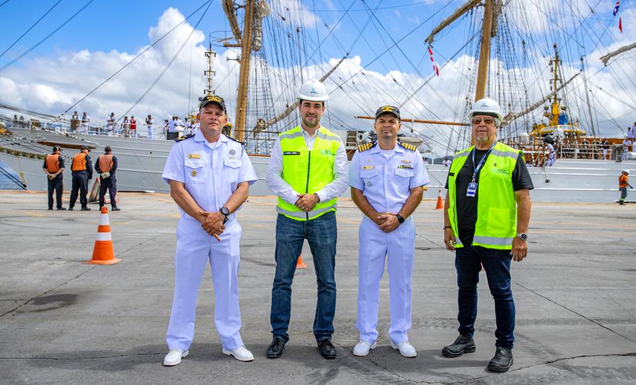Veleiros da Marinha comemoram Dia do Marinheiro no Paraná