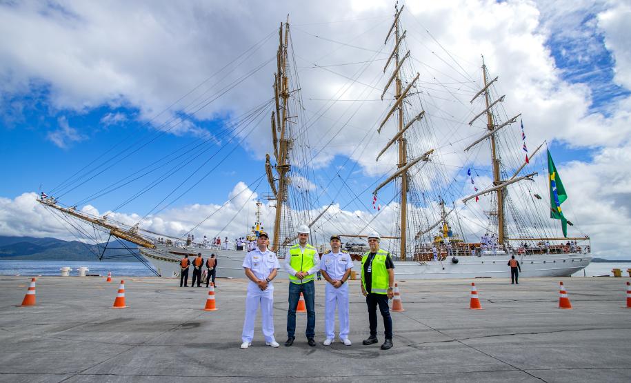 Veleiros da Marinha comemoram Dia do Marinheiro no Paraná