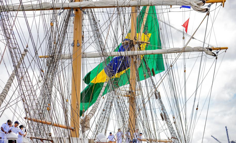 Veleiros da Marinha comemoram Dia do Marinheiro no Paraná