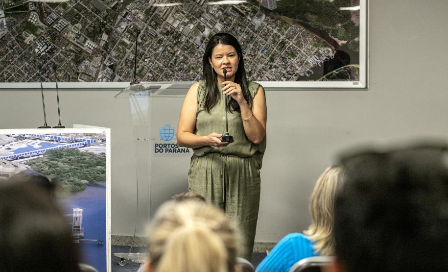 Vencedores do concurso Porto Escola 2024 passeiam de barco pela Baía de Paranaguá