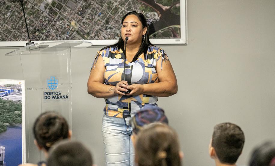 Vencedores do concurso Porto Escola 2024 passeiam de barco pela Baía de Paranaguá