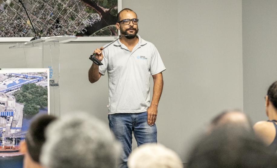 Vencedores do concurso Porto Escola 2024 passeiam de barco pela Baía de Paranaguá