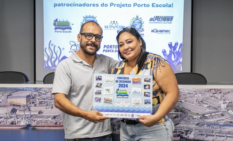 Vencedores do concurso Porto Escola 2024 passeiam de barco pela Baía de Paranaguá