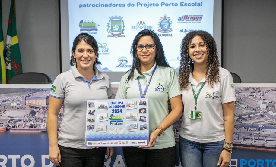 Vencedores do concurso Porto Escola 2024 passeiam de barco pela Baía de Paranaguá