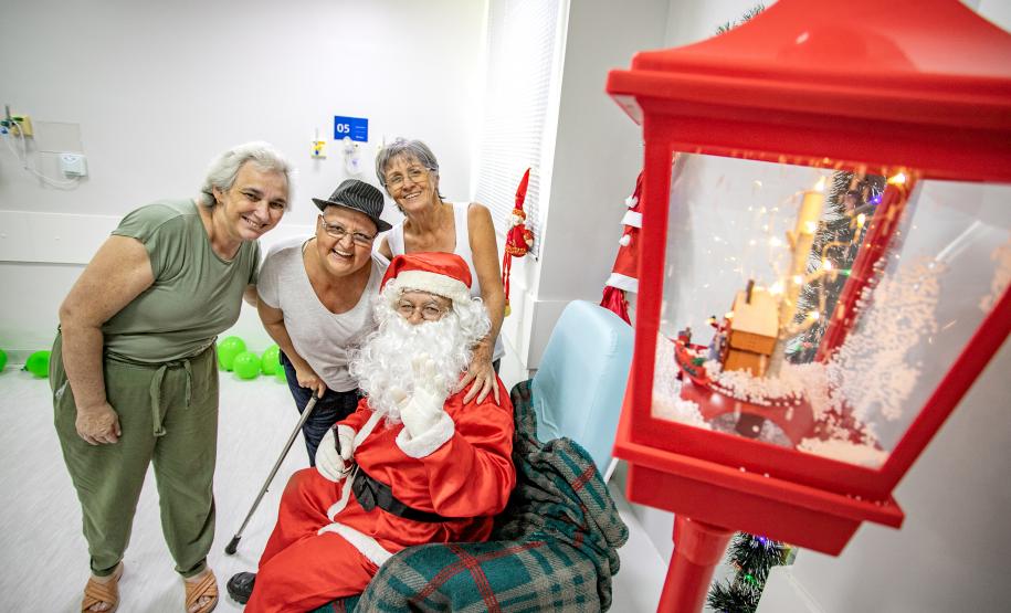 Pacientes da Unidade Erasto Gaertner recebem doações da Corrida do Porto