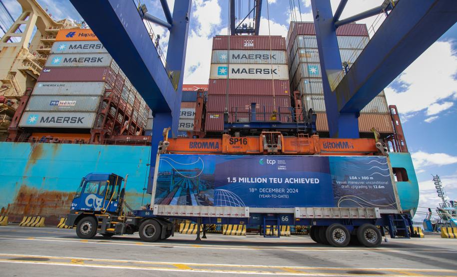 Porto de Paranaguá bate recorde histórico de movimentação de contêineres