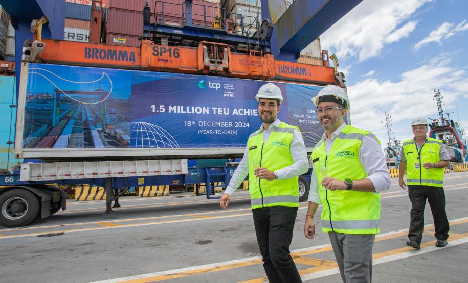 Porto de Paranaguá bate recorde histórico de movimentação de contêineres