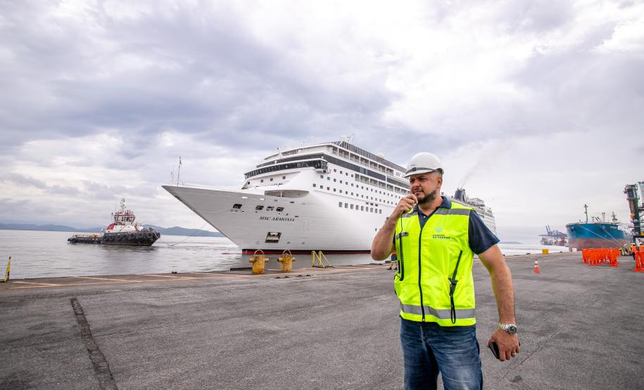 Com mais de 2 mil pessoas a bordo, MSC Armonia desembarca em Paranaguá