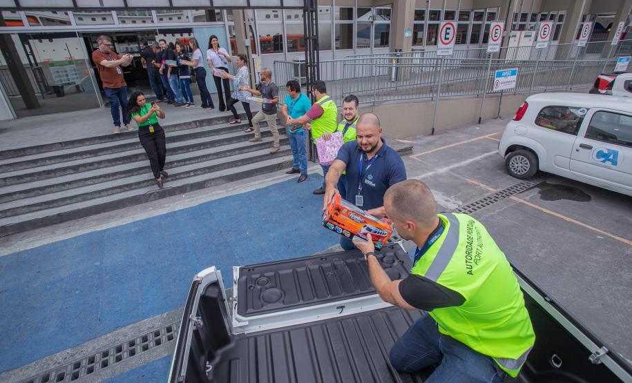 Natal Solidário da Portos do Paraná arrecada 1,2 mil brinquedos