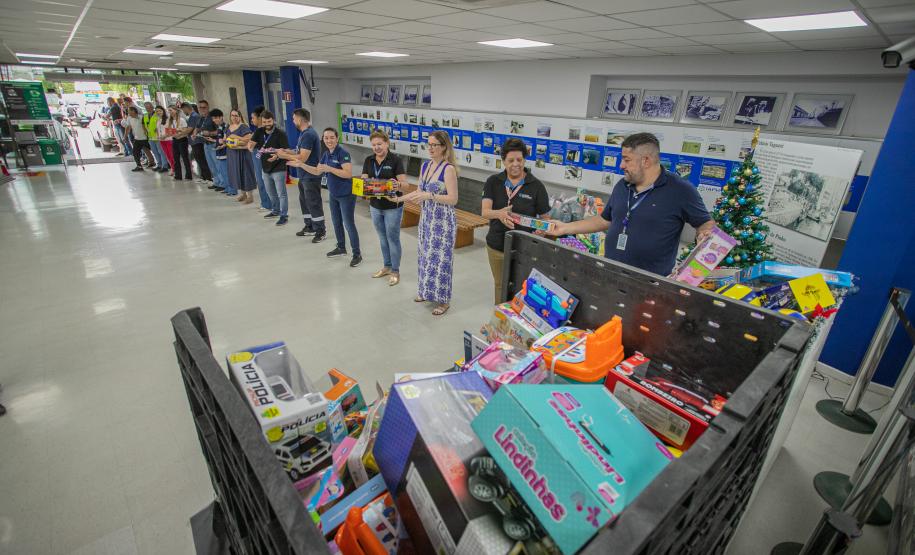 Natal Solidário da Portos do Paraná arrecada 1,2 mil brinquedos