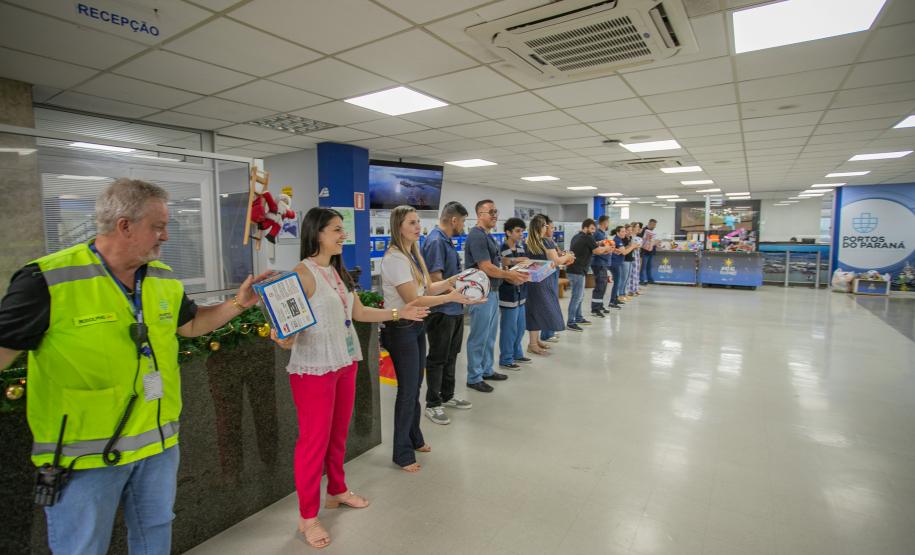 Natal Solidário da Portos do Paraná arrecada 1,2 mil brinquedos