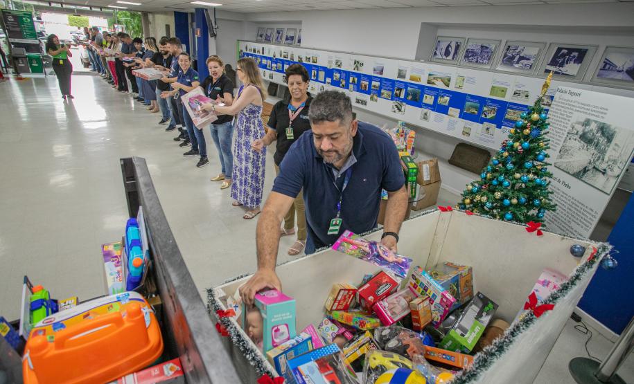 Natal Solidário da Portos do Paraná arrecada 1,2 mil brinquedos