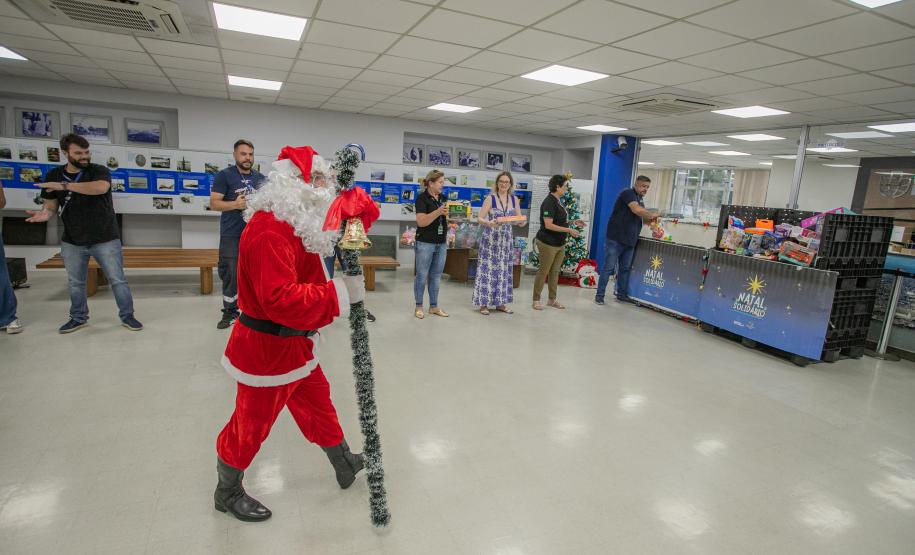 Natal Solidário da Portos do Paraná arrecada 1,2 mil brinquedos