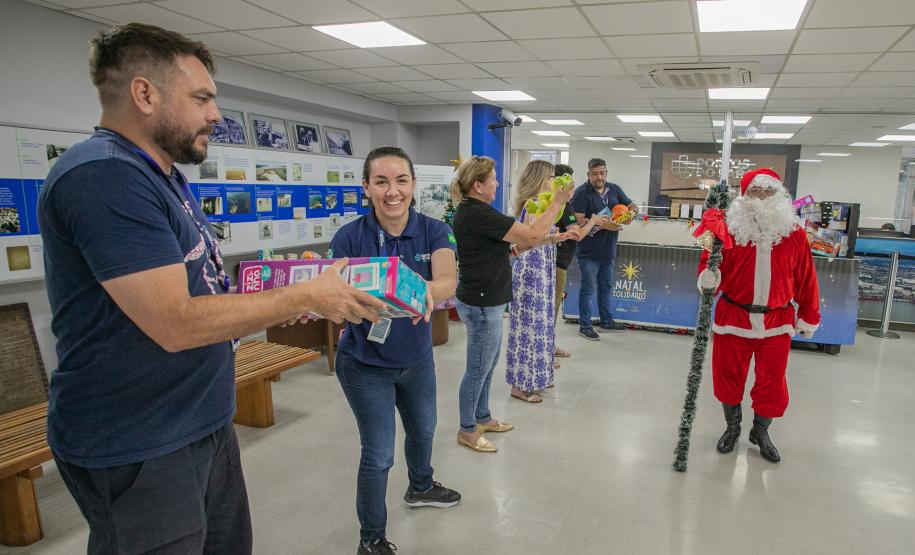 Natal Solidário da Portos do Paraná arrecada 1,2 mil brinquedos