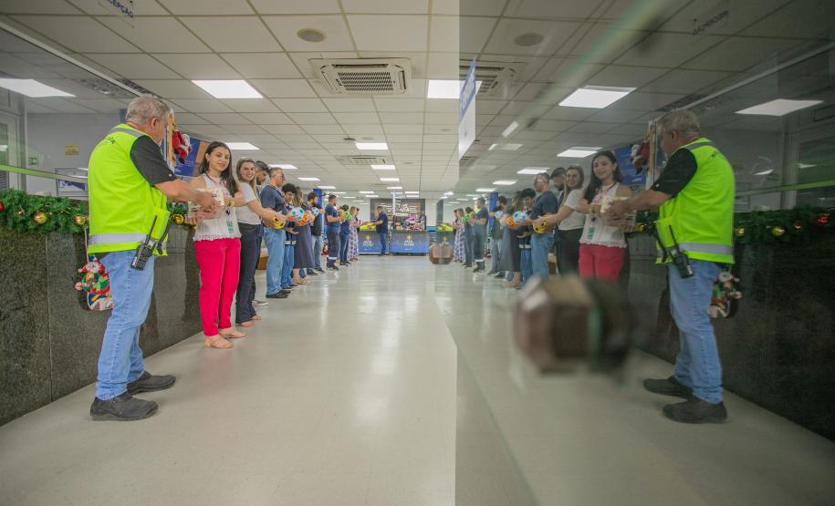 Natal Solidário da Portos do Paraná arrecada 1,2 mil brinquedos