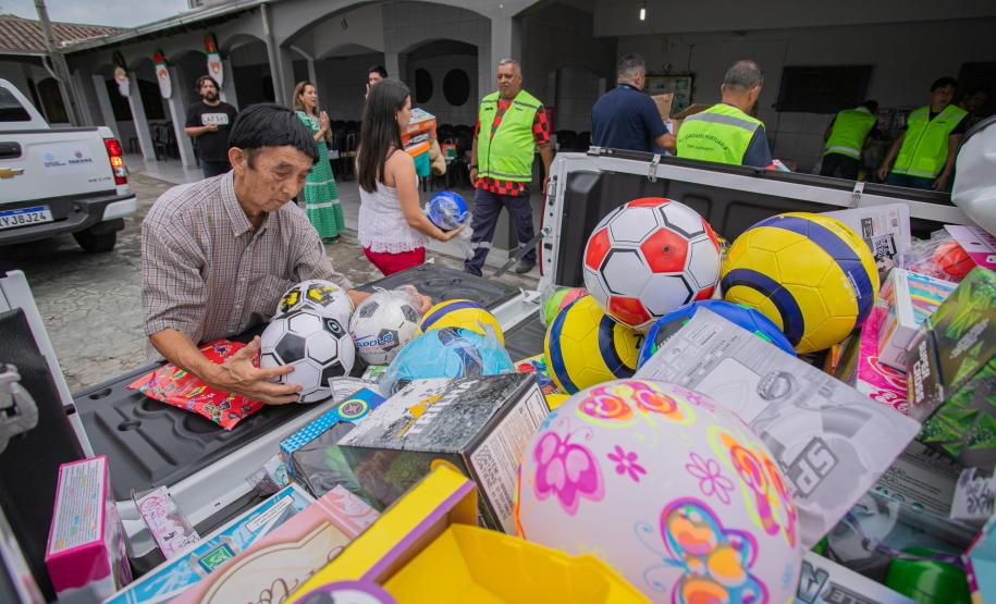 Natal Solidário da Portos do Paraná arrecada 1,2 mil brinquedos