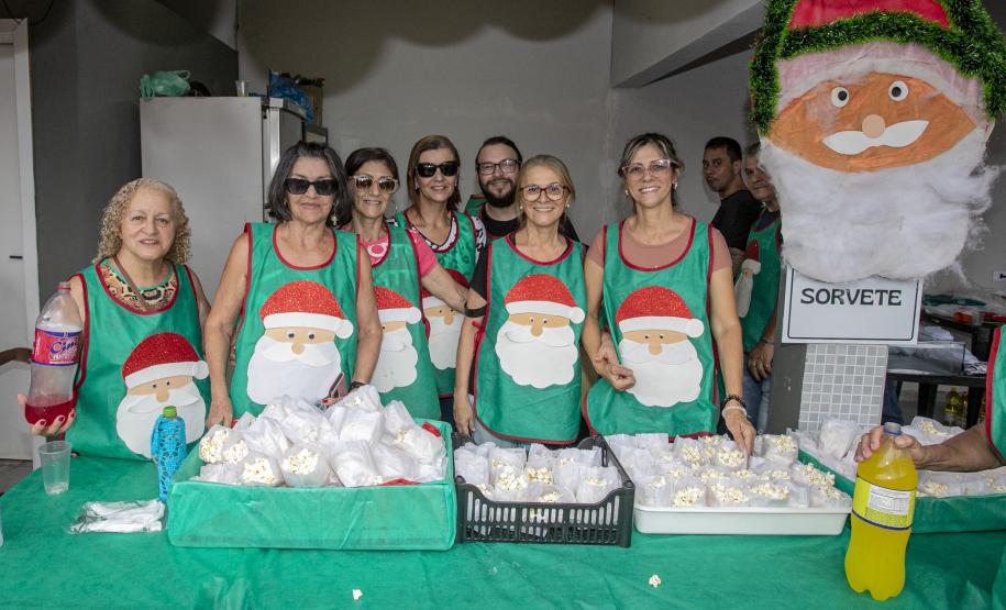 Famílias recebem doações do Natal Solidário da Portos do Paraná