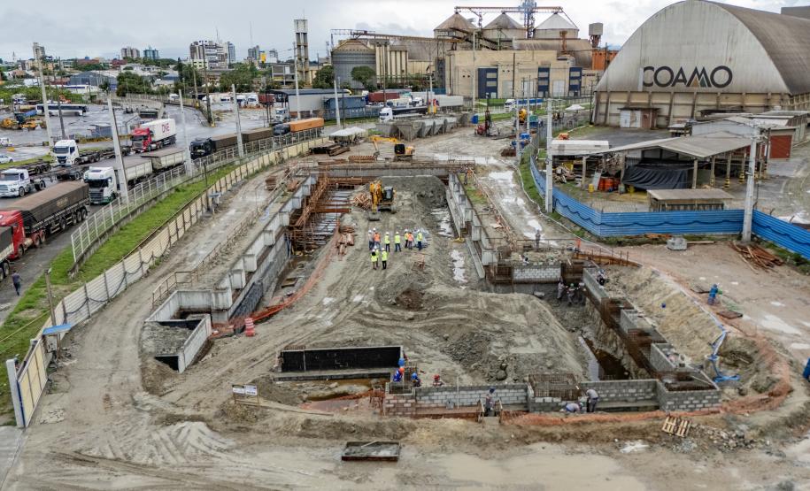 Começam as escavações do poço de recebimento de cargas do Moegão