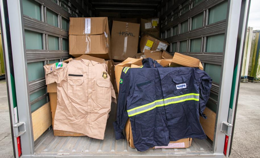 Meia tonelada de uniformes antigos da Portos do Paraná será transformada em mantas