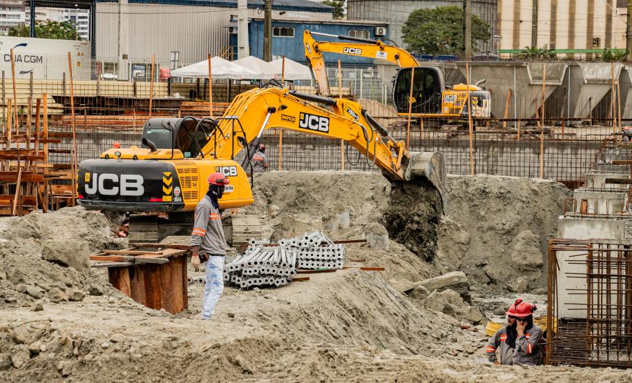 Começam as escavações do poço de recebimento de cargas do Moegão