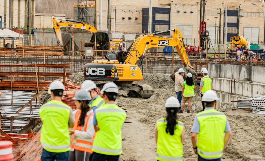 Começam as escavações do poço de recebimento de cargas do Moegão