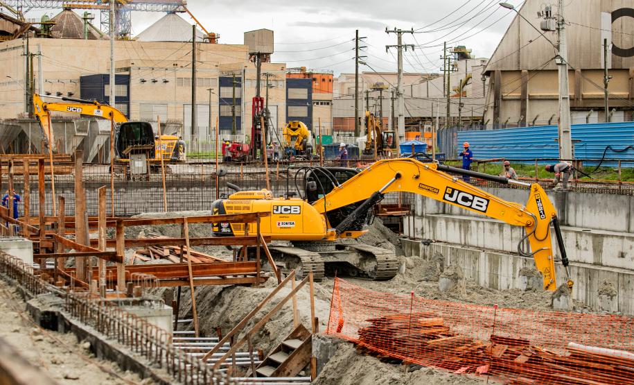 Começam as escavações do poço de recebimento de cargas do Moegão