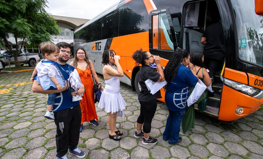 Familiares de portuários participam de visita guiada ao Porto de Paranaguá