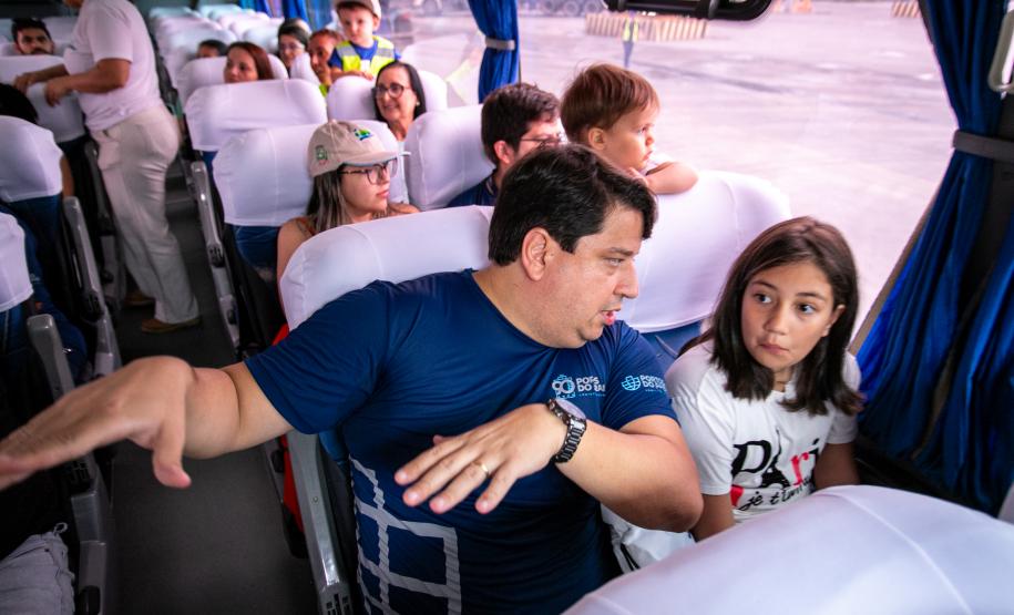Familiares de portuários participam de visita guiada ao Porto de Paranaguá