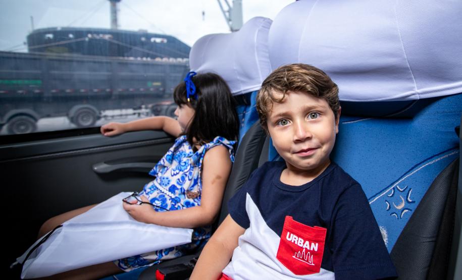 Familiares de portuários participam de visita guiada ao Porto de Paranaguá