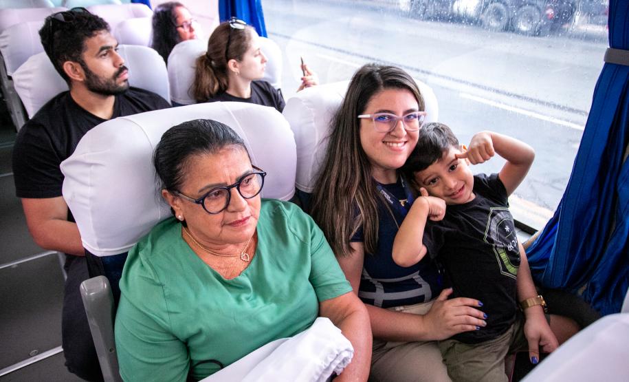 Familiares de portuários participam de visita guiada ao Porto de Paranaguá