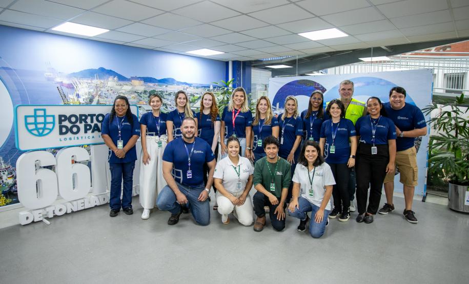 Familiares de portuários participam de visita guiada ao Porto de Paranaguá