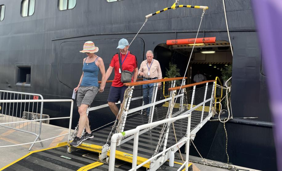 Navio de cruzeiro Vasco da Gama atraca no Porto de Paranaguá